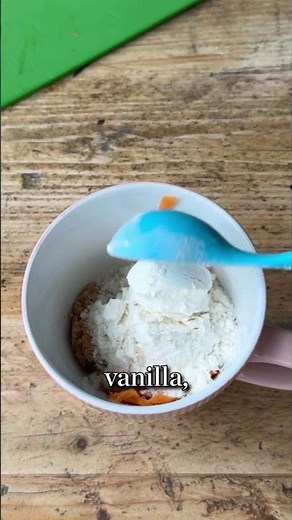 Carrot cake in 7 minutes? Yes please! 🧁