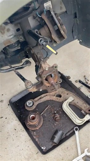 Just working! Bearing, ball joint and control arm.