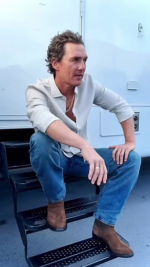 Exploring the Lyrics of 'Livin' - McConaughey's Inspiration