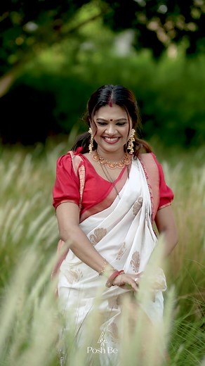 Remembering my visit to Kolkata a few years ago when I truly understood the significance of durga pooja for the people of West Bengal. The city was adorned like a bride, filled with amazing food, music, stunning pandals, and beautifully dressed people. I couldn't dress like that back then, but I'm giving it a try now. I'm in love with their saree draping. Feeling a bit like Paro from Devdas today!