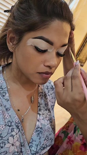 Glam Makeup Tutorial: Soft Smokey Eye Look