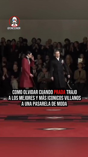 🤩En casa recuerdan la vez que #Prada hizo un desfile con los villanos😎 más icónicos de las películas.📹 👉En 2012, #Prada revolucionó el Milan Fashion Week con un desfile inolvidable. En lugar de modelos tradicionales, 🫢estrellas de Hollywood reconocidas por sus papeles de villanos 🤵‍♂️tomaron la pasarela: Willem Dafoe, Tim Roth, Adrien Brody, Gary Oldman, entre otros.⭐ Estos actores, famosos por sus interpretaciones de antagonistas en películas icónicas como 'Spider-Man' y 'Pulp Fiction', l