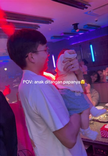 Pertama Kali Makan di Mall dengan DJ