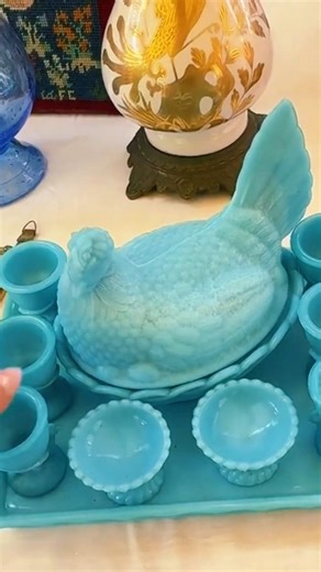 Прессованное опаловое стекло (молочное стекло) голубого цвета. Pressed opaline glass in blue.