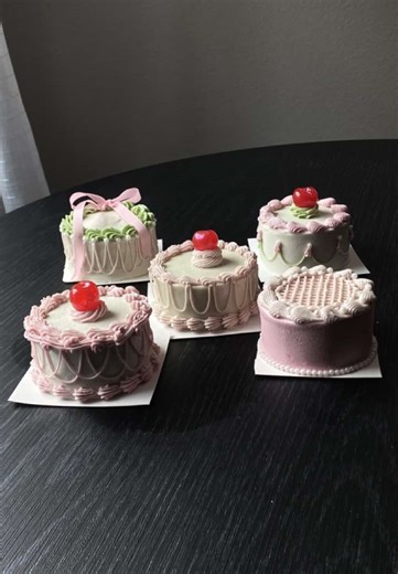mini cakes !!! #minivintagecake #cakedecorating #vintagecake