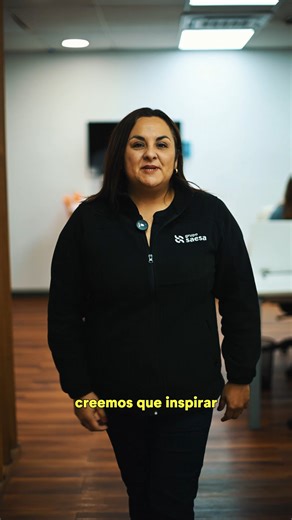💡 En Grupo Saesa creemos que inspirar y abrir oportunidades puede transformar vidas. Por eso, impulsamos iniciativas que promueven el desarrollo, el liderazgo y la energía de las mujeres⚡ 👩‍💼 A través de Inspiring Girls, nuestras colaboradoras comparten sus experiencias con niñas de distintas edades, inspirándolas a soñar en grande y creer en su potencial. ⚡ Y con Woman in Energy, seguimos fortaleciendo una red de mujeres que lideran, aprenden y crecen juntas en el sector energético. Porque c