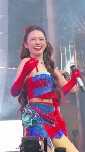 Idol TUỆ NY tung visual trắng sáng tại đêm diễn 48 club - Tp.Vinh tuyệt vời