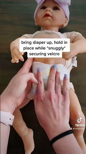 BEST way to change a NEWBORN BABY’S DIAPER (🔵 BOY and 💓GIRL)