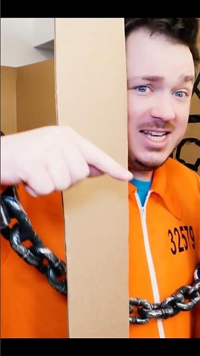 Papa Jake is Locked up in Box Fort Prison by A GIRL! ‪@papajake‬