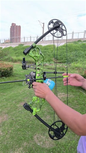 This Compound Bow Looks Different Outdoors… 👀