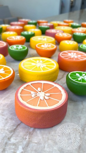 The Grapefruit Slice! 🍊This completes the collection of the slices of citrus!Which one would you like to try?? #amauryguichon #fruit | Amaury Guichon