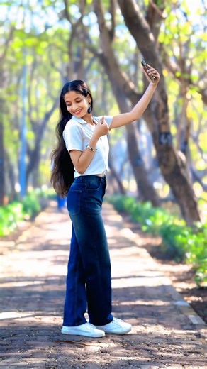 Perfect click📸😍 on Instagram: "Selfie 🤳 poses for girls😱✌️ ( Save & Share to this reel for more posing ideas😍🥀 ) . . . . . . #photography #explore #photoshoot #reels #trending #photo #posemaker #love #pose #fashion #explorepage #viral #trendingnow #instagram #photographyreels #posesforgirls #posesforboys #boypose #instafashion #like4like #followforfollowback #stylish #style #share #reelkofeelkaro #reelitfeelit"