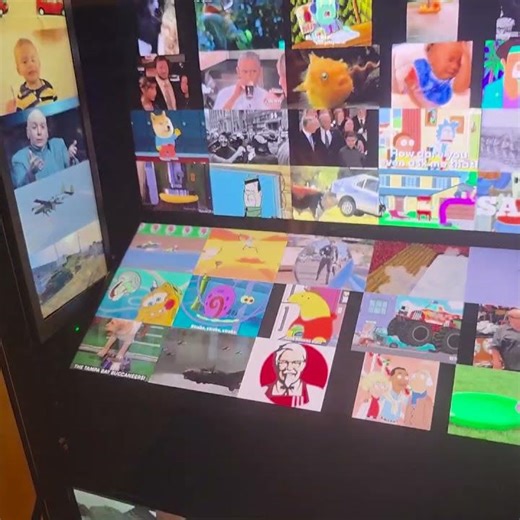 13 écrans et 15000 Gifs animés pour ce PC moddé de OUF #gaming #technologie #pcgaming #pcbuild