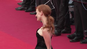 Jessica Chastain walked the steps of the Cannes Film Festival in 2021 in a sublime @ [Dior] dress. Glamour in its purest form. © Getty Images | Vogue France