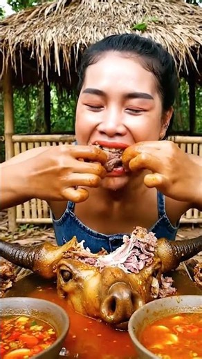 🍽️💥 Traditional Cow Head Feast — Bold Taste, Deep Aroma