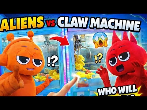 Alien vs Alien Claw Machine Battle 😱 Funny Challenge 😂