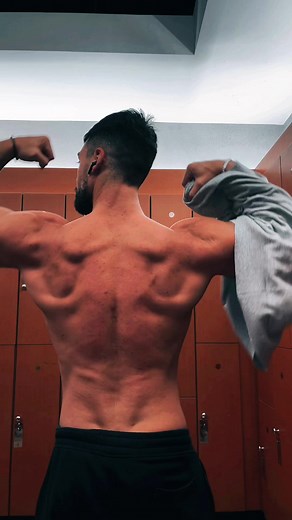 Just showing off my back workout results💪❤️🫶 #fitness #fittok #fitnessmotivation #fyp