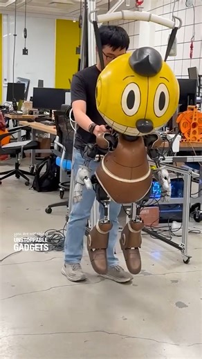 Unstoppable Gadgets on Instagram: "This robot uses soccer-playing algorithms to stay upright https://youtube.com/shorts/MPydMosjV8Y RoMeLas COSMO robot https://www.youtube.com/watch?v=q2Jfq_0LHRM"