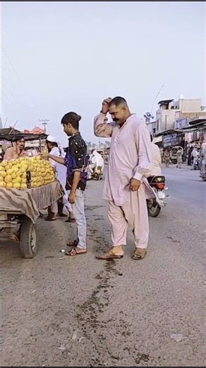 THE MONEY THROW PRANK! 💸😂 QUICK REFLEX TEST! | Drips Of Fun