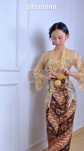 372K views · 1.1K reactions | Mau ada acara fashion show sekolah tapi masih bingung pakai outfit apa? Nih bhumimi kasi referensi nya dengan look yang elegant banget dengan banyak pilihan warna lohh.. #fashionshow #outfitkebayamodern #batikmodern #referensioutfit | Bhumimi kebaya | Facebook