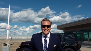 ONE WEEK AS AN AIRLINE PILOT // Sweden and Spain! . . Join me for one week behind the scenes as an airline pilot! We'll fly the longest 757 flight in the world as we travel to Stockholm, Sweden. We'll take a small airplane for a scenic flight in New York City. We'll also drive into the Andalusian Mountains north of Malaga, Spain and visit a city built under a rock.Oh, and I'll explain how I was able to trade from the trips I had into these trips. . . Chapters: 00:00 Intro 01:21 MSP-EWR 2:00 Pref