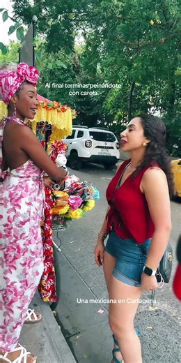 Al final si terminas peinándote con Carola, imperdible si vienes a Cartagena @Carola #unamexicanaencolombia #colombia #cartagena #livehighlights #tiktoklive