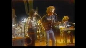 In **1974**, **Linda Ronstadt** delivered a stunning performance of **"Silver Threads and Golden Needles"** on **Don Kirshner's Rock Concert**, backed by the **Eagles**, who were her touring band at the time. The song, a lively country-rock tune, showcased Ronstadt's powerful vocals and dynamic stage presence, blending country heartache with a rock edge. "Silver Threads and Golden Needles" is a cover of a 1956 country classic, but Ronstadt’s version, with its upbeat tempo and vibrant harmonies, 