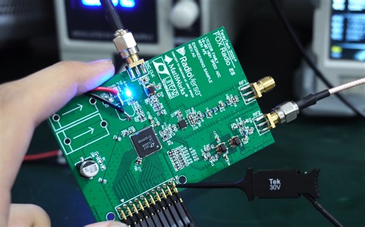 【EEvlog】#23 高速模数转换器（130Msps）与25GHz的萝莉分析仪