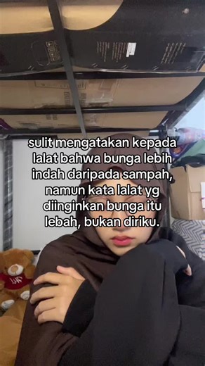 Sulit Memberitahu Lalat: Kisah Tentang Bunga dan Sampah