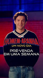 Ativem os alarmes para 17 de junho! A pré-venda de #HomemAranhaUmNovoDia começa em UMA SEMANA - Somente nos cinemas em 29 de julho. 🕷️