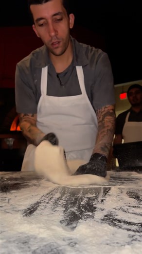Pizza stretching 🔥🔥🍕👋🏻 | Juan G Pizza