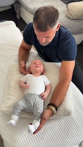 Clear airways begin with gentle alignment. 👶 In this video I’m adjusting a little one with nasal congestion, using soft, precise adjustments to the neck and cranial bones to help the body open so air can flow freely again. Congestion isn’t something a baby should simply “grow out of” when the cranium and cervical spine are in the right alignment. A skilled Chiropractor works gently with the inborn intelligence of the child’s body, allowing breathing, swallowing, and burping to happen just as na