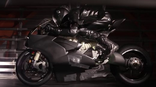 新型パニガーレ V4 - Wonder. Engineered.