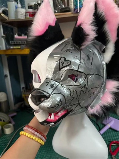 I accept custom orders for fursuit.Check my furheads on my web. The web link in my bio.