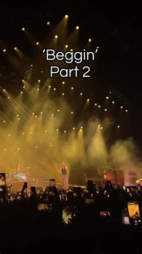 @Måneskin Performing their top hit song ‘Beggin’ live on tour- the four seasons cover. (Part 2) #maneskin #rushworldtour #fyp #concertkaz #eurovision