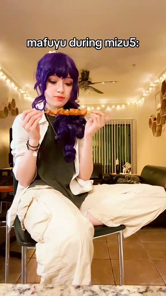 my friends just went up to thw roof to have a chat i bet they’re having a great time up there together #mizu5 #mizuki5 #mizuki5thfocus #mizukiakiyama #projectsekai #pjsk #niigo #25ji #n25 #mafuyuasahina #asahinamafuyu #mafuyuasahinacosplay #mafuyucosplay #cosplay #videogames #rhythmgame