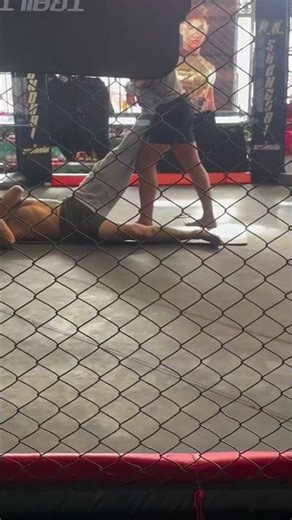 ซ้อมหนักก็ต้องยืด,ยืดกล้ามเนื้อหลังซ้อม,ยืดหลังออกกำลังหนัก,ท่ายืดกล้ามเนื้อ, #thaiboxinglife #mma