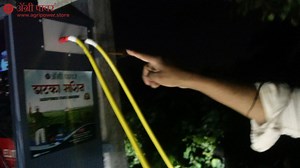 ब्याटरी व्होल्टेज दाखविणारी, लाईट आणि मोबाईल चार्जर असणारी Agri Power झटका मशीन #agripower AgriPower Zataka Machines विविध KV क्षमतेमध्ये उपलब्ध आहेत, ज्यामुळे तुम्ही तुमच्या गरजेनुसार योग्य मशीन निवडू शकता. फक्त 6500 ₹ संपूर्ण महाराष्ट्रात उपलब्ध. 9588618516 Delivery is available For All Over Maharashtra. Buy Machine Online From Bellow Link - 15 KV - https://agripower.store/product/15kv-zataka-machine-with-50-watt-solar-pannel-elito-32ah-battery/ 12 KV - https://agripower.store/product/12kv-zat