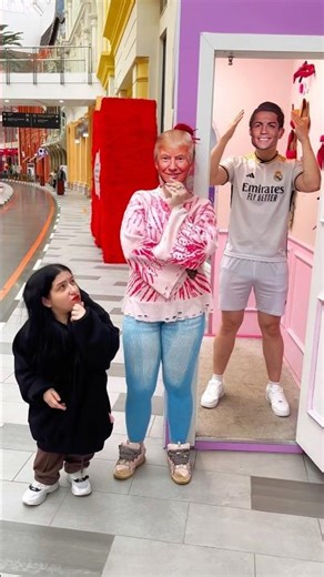 Trump didn't notice the dwarf as she approached Ronaldo…😂#alexlips #pranks #football #ronaldo