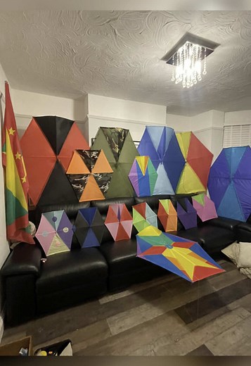 Portsmouth kite festival here I come. Kites for sale, get yours ready for the festival. #portsmouthkitefestival #unitedkingdom #grenadatiktok🇬🇩🇬🇩🇬🇩🇬🇩🇬🇩💯🥰 #everyone #tik_tok #kiteflying #foru #foruyou #portsmouth #familytime #
