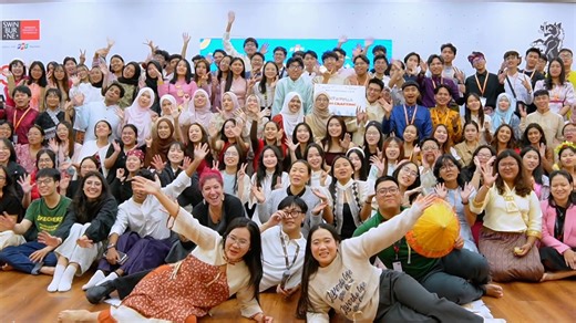 [𝐃𝐍] 𝐆𝐂 𝐈𝐧𝐭𝐞𝐫𝐜𝐮𝐥𝐭𝐮𝐫𝐚𝐥 𝐄𝐱𝐜𝐡𝐚𝐧𝐠𝐞: 𝐕𝐨𝐢𝐜𝐞𝐬 𝐟𝐫𝐨𝐦 𝐀𝐫𝐨𝐮𝐧𝐝 𝐭𝐡𝐞 𝐆𝐥𝐨𝐛𝐞 🌍🌍 GC students joined international friends at Swinburne Da Nang for a vibrant Intercultural event—sharing stories, traditions, and perspectives from around the world. 💝💝💝 Through the collaboration between FPTU-Global and Swinburne Da Nang, the event created a dynamic space where students could explore cultural diversity, engage in meaningful conversations, and experience global und