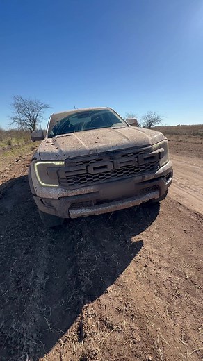 La rr😍😍#paratii #paratii #foryou #raptor #rangerraptor #misil #v6biturbo #397hp #fierros #campoargentino #amarokv6 #ram #toyota #hilux #s10 #400hp