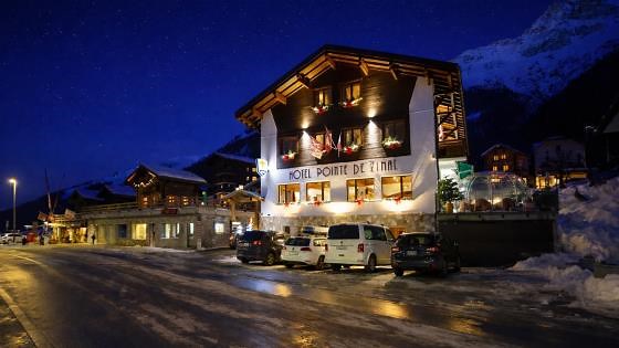 Zinal, Suiza: Paseo tranquilo por un pueblo alpino en invierno (4K)