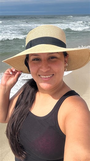 Andreina Toro - New York on Instagram: "Así puedes visitar ROBERT MOSES BEACH 🏖️ Desde Penn Station en Manhattan, sigue las señales de LIRR 🚆 Descarga la App MTA (Train Time) y verifica horarios, tickets 🎟️ Puedes obtener los tickets por la app o en las taquillas de la estación. Cuando llegues a BABYLON, baja y busca la parada del bus #15 hacia Robert Moses State Park. El bus lo pagas con la app o en”Suffolk FastFare” o en una maquina adentro del bus. Te dejará en el Field #2 El último bus de