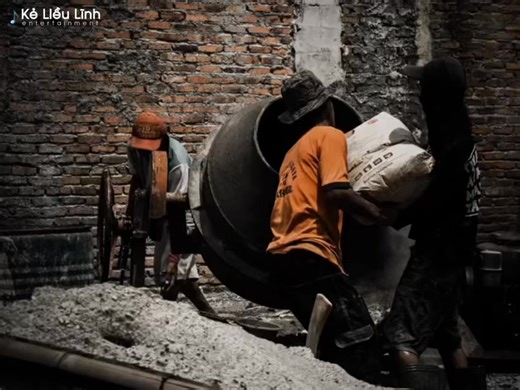 10K views · 333 reactions | Đi làm vui lắm.. rá:c thì nó đổ vào thùng, còn lỗi thì n:ó đổ cho mình..! | Kẻ Liều Lĩnh | Facebook