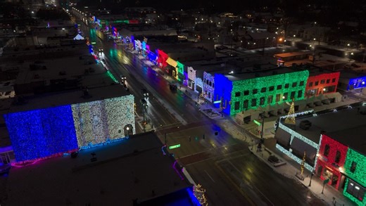 Holiday Light Show Illuminates Downtown Rochester, Michigan Downtown Rochester, Michigan has been illuminated once again for “The Big, Bright Light Show”, an annual holiday display featuring over one million lights placed on buildings along Main Street The display is set to be lit every evening from 5pm to midnight through January 18th, 2026 | BG On The Scene