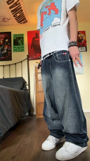 Mom Jeans Outfit Ideas: How to Style Mom Jeans with Heelys & Southpole