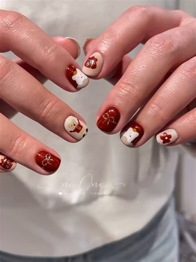 −◦✦◦光療美甲優惠◦✦◦− ❘ 手部單色美甲❘ $1100元 ❘ 手部四指造型美甲❘ $1399元 ❘ 手部六指造型美甲❘ $1599元 ❘ 手部八指造型美甲❘ $1799元 ❘ 手部十指造型美甲❘ $1999元 ❘ 足部深層 足部單色❘ $1899元（原價$2700元）（ 服務已含基礎保養&基礎加厚） -◦✦◦−◦✦◦−◦✦◦−◦✦◦− ◦ ◦− ◦−− ◦以上手部造型優惠（手繪、花磚除外） ◦先傳圖詢問是否符合優惠資格，未傳圖一律一般計價。 ◦ 凡任何消費現場「Google地圖評論」或「Fb點讚、打卡 IG追蹤」即送「小飾品」一項 ⍣漸層/法式/貓眼膠/鏡面粉/仙女粉/人魚粉/極光粉—皆算造型 ⍣大鑽飾—現場挑鑽。費用補差價 [ 加購優惠區 ] ⋄加購造型單指$50-100。 ⋄足部單色$1000元（原價$1300元） ⋄足部基礎深層保養$1100元（原價$1400元） （此加購，需限制同一天預約） [ 其優惠加購項目 ] ⋄延甲單指$100/十指$1000 （原價 延甲單指$150元/十指$1500元） ⋄卸甲續作-本店$200/他店$300 📍 店家地址：台北市中山區伊通街