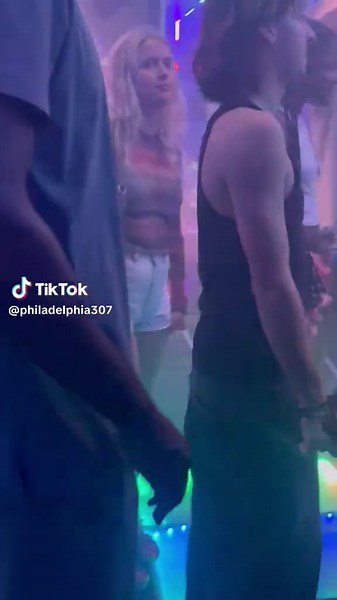 #Philadelphianightlife, #Phillyclubs, #Philadelphiaevents, #Phillyparty, #Phillymusic. Tu peux aussi ajouter des hashtags plus spécifiques en fonction du type de soirée que tu organises, par exemple #hiphopPhilly ou #technoPhilly.