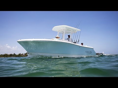 Robalo R230 Boat Review - A 23' Center Console for the Fisherman AND the Family [FS Best Boat 2020]